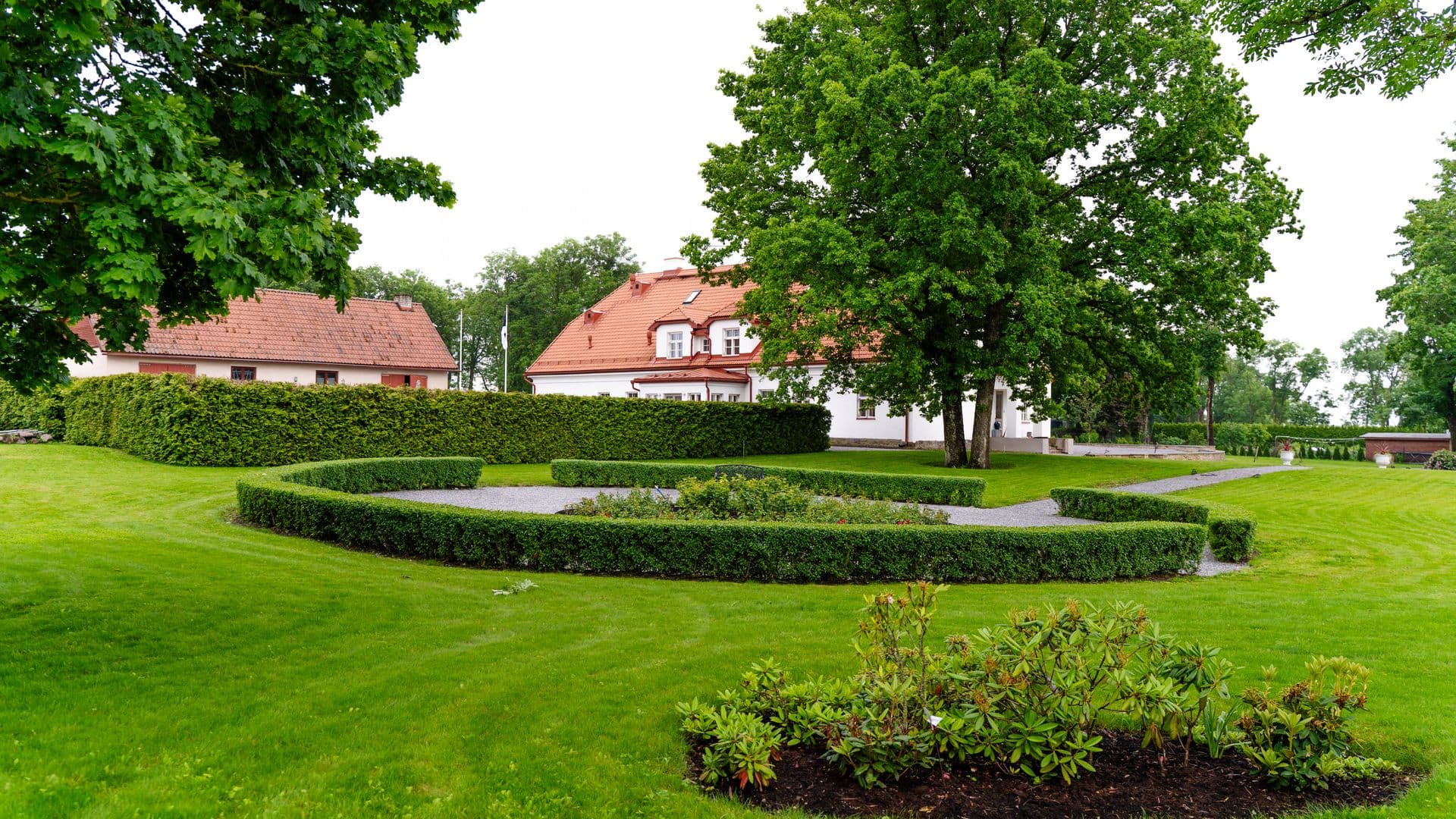 Nabala Manor courtyard